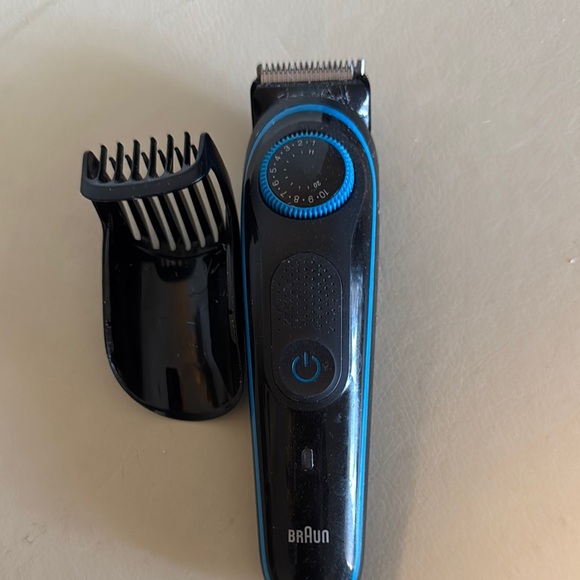 Black and Blue Cordless Beard Trimmer with Adjustable Comb